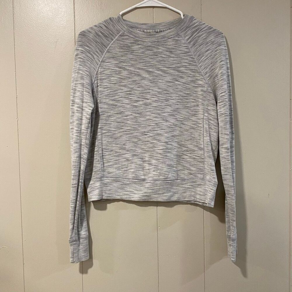 Lululemon Gray Long Sleeve Athletic Top Size 4 Lightweight Stretch